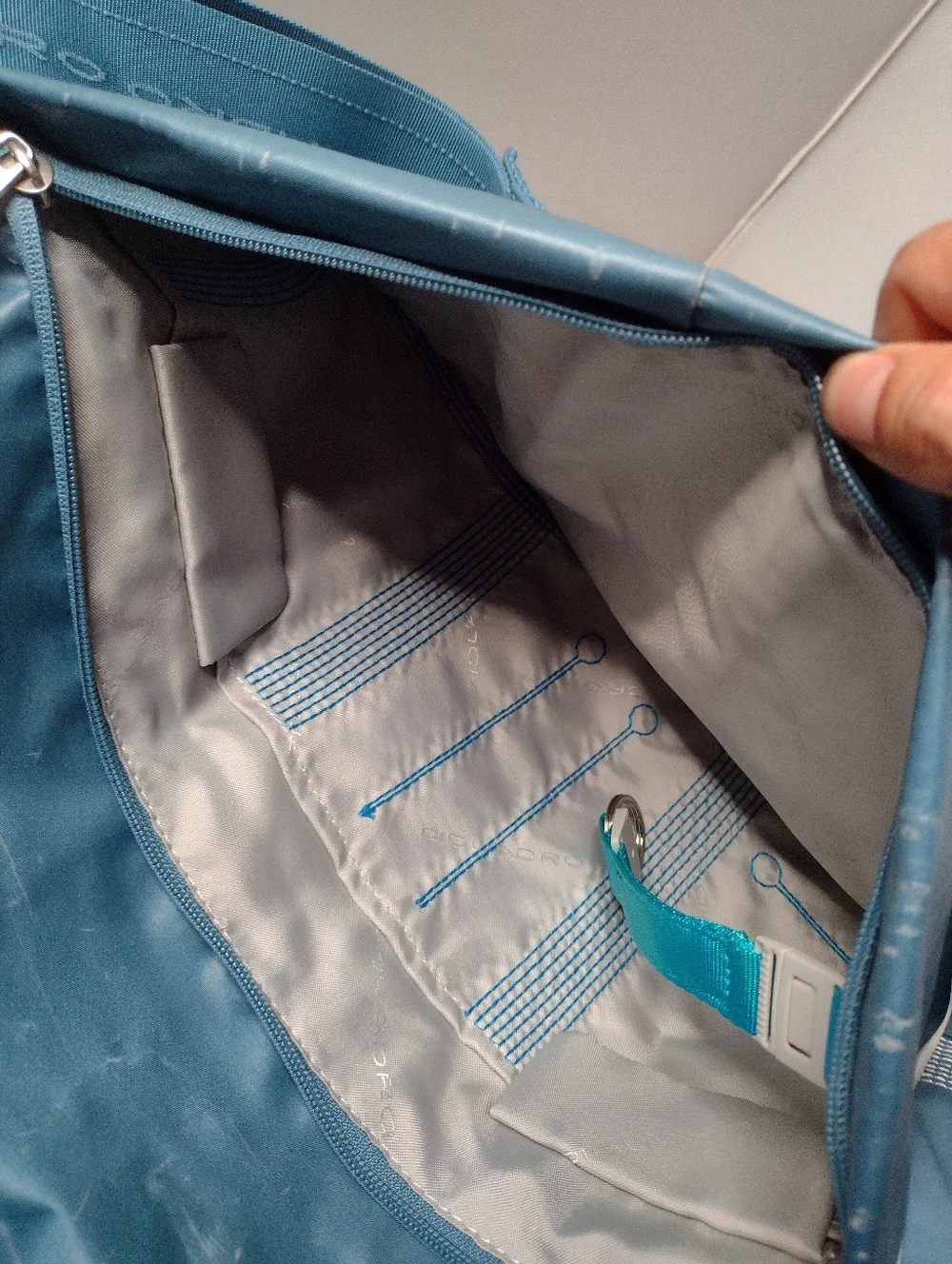 Piquadro Blue Multi Pocket Commuter Messenger City Bag Laptop Z